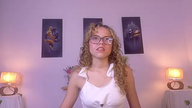 Snapshot of lia_valmont_01 chatting on June 13, 7:12 pm lia valmont 01 online show from June 13, 7:12 pm