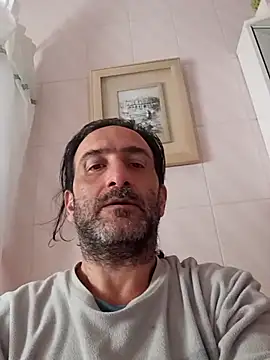 Snapshot of DanTrov79 chatting on April 18, 9:35 am DanTrov79 online show from April 18, 9:35 am