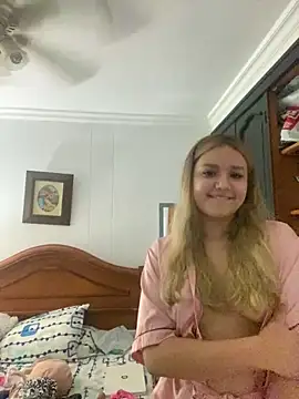Snapshot of valvam_ chatting on May 31, 10:33 am valvam online show from May 31, 10:33 am