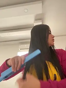 Snapshot of Valerials chatting on April 15, 1:07 pm Valerials online show from April 15, 1:07 pm