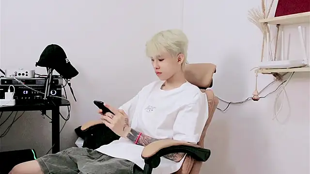 zzzzppp3 online show from July 18, 3:44 am