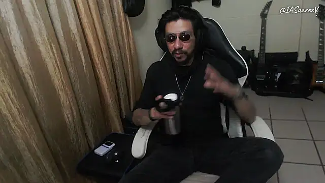 IASuarezV online show from April 26, 6:33 am