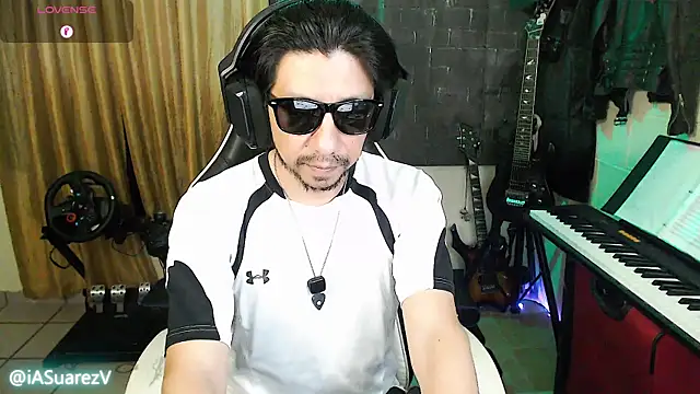 Snapshot of IASuarezV chatting on July 4, 4:29 am IASuarezV online show from July 4, 4:29 am
