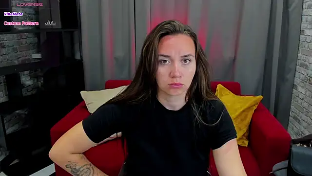 Snapshot of Domirelle chatting on June 8, 4:02 am Domirelle online show from June 8, 4:02 am