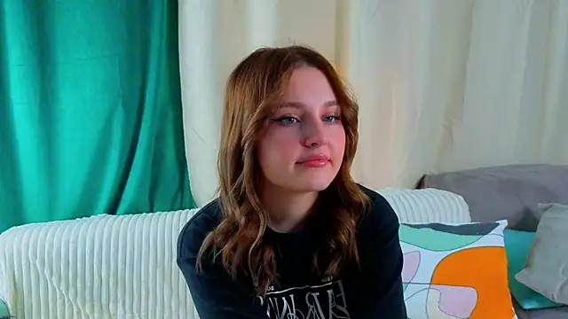 Snapshot of LorriMonz chatting on August 3, 1:48 am LorriMonz online show from August 3, 1:48 am