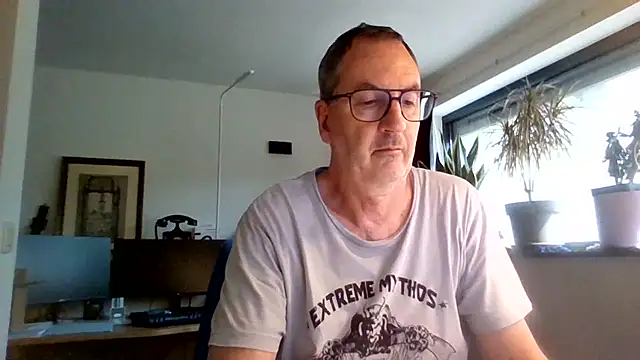 Snapshot of HotLucas66 chatting on June 25, 3:05 pm HotLucas66 online show from June 25, 3:05 pm