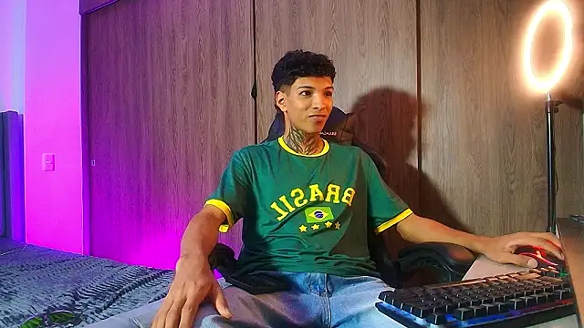 Snapshot of im_Usuga chatting on March 26, 5:35 am im Usuga online show from March 26, 5:35 am