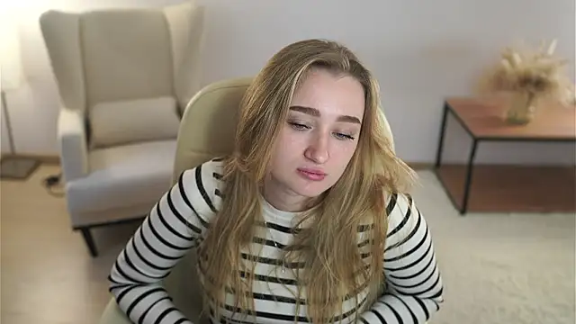 VioletteClaire online show from March 25, 11:05 am