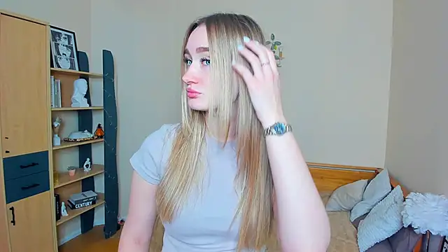 Snapshot of VioletteClaire chatting on May 9, 7:46 am VioletteClaire online show from May 9, 7:46 am