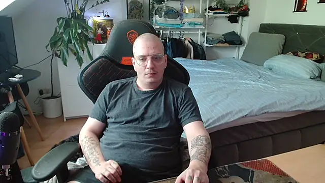 Snapshot of Oderwattboy chatting on May 24, 8:19 am Oderwattboy online show from May 24, 8:19 am