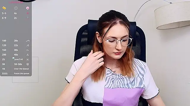 LoraLanett online show from May 8, 2:55 pm