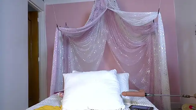 Snapshot of selene_moretti chatting on July 16, 12:11 pm selene moretti online show from July 16, 12:11 pm