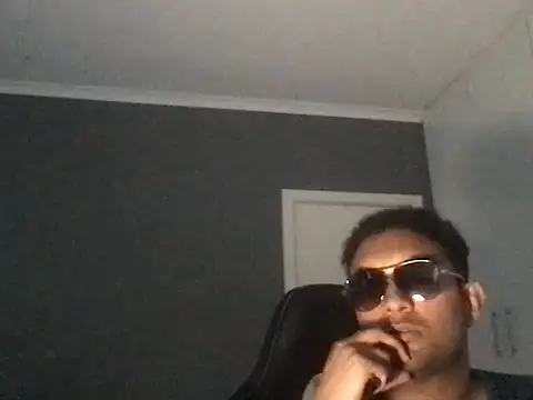 Snapshot of uunluckii chatting on March 24, 4:34 pm uunluckii online show from March 24, 4:34 pm