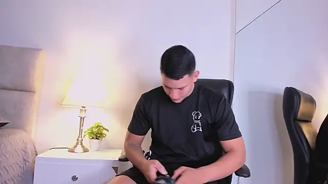 Snapshot of Chriss_Diamond chatting on June 29, 8:42 pm Chriss Diamond online show from June 29, 8:42 pm