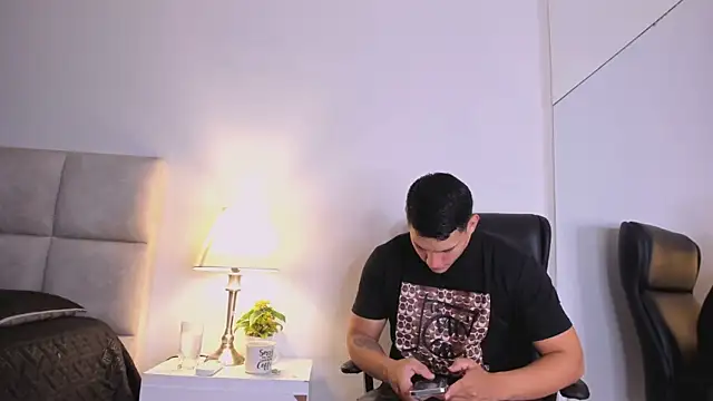 Snapshot of Chriss_Diamond chatting on July 9, 8:35 pm Chriss Diamond online show from July 9, 8:35 pm
