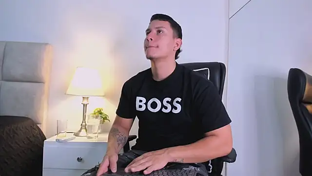 Snapshot of Chriss_Diamond chatting on July 15, 8:14 pm Chriss Diamond online show from July 15, 8:14 pm