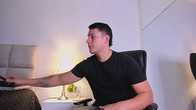 Snapshot of Chriss_Diamond chatting on July 16, 8:48 pm Chriss Diamond online show from July 16, 8:48 pm
