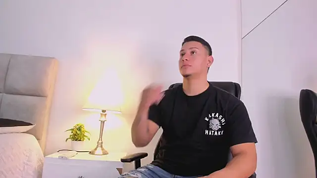 Snapshot of Chriss_Diamond chatting on July 22, 7:49 pm Chriss Diamond online show from July 22, 7:49 pm