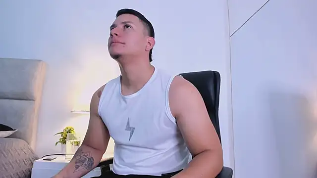 Snapshot of Chriss_Diamond chatting on July 23, 8:07 pm Chriss Diamond online show from July 23, 8:07 pm