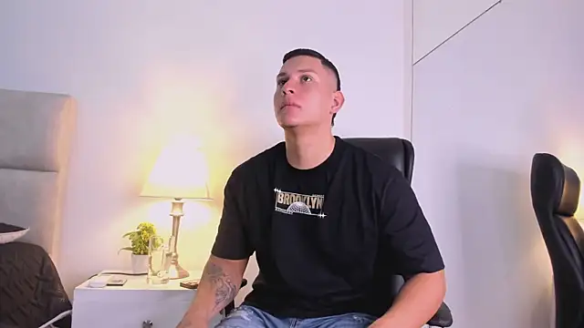 Snapshot of Chriss_Diamond chatting on August 8, 8:00 pm Chriss Diamond online show from August 8, 8:00 pm