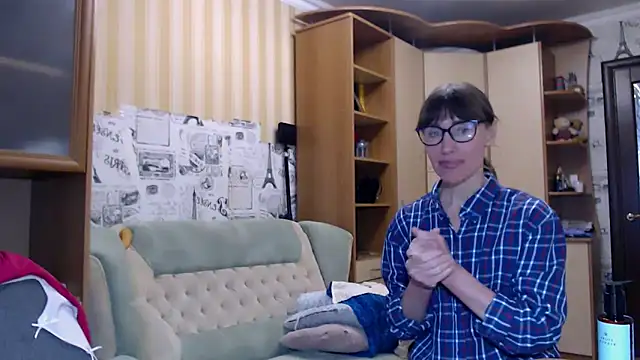 Snapshot of LadyL2026 chatting on April 11, 1:37 pm LadyL2026 online show from April 11, 1:37 pm