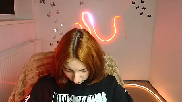 Butterfly Milly online show from April 28, 5:45 am
