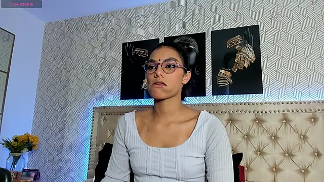 ValeAlvarez  online show from April 20, 6:09 pm