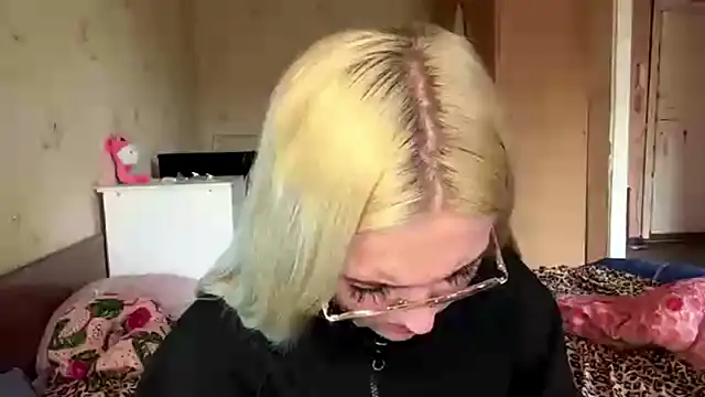 Sophia Blonde online show from May 6, 3:17 pm