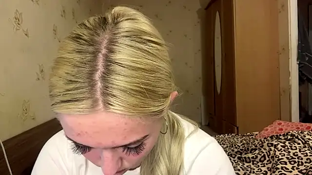 Sophia Blonde online show from May 10, 5:29 pm