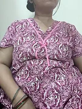 HeartlessGirl online show from May 15, 3:30 pm