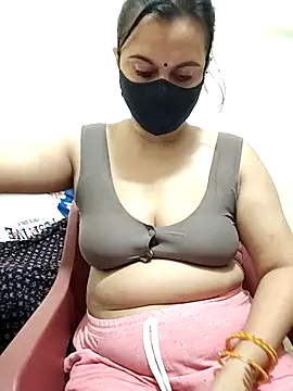 Snapshot of HeartlessGirl chatting on May 29, 4:38 pm HeartlessGirl online show from May 29, 4:38 pm