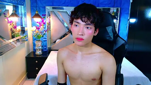 IsaacNovaa online show from March 28, 7:13 pm