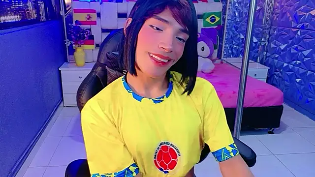 IsaacNovaa online show from July 3, 8:15 pm