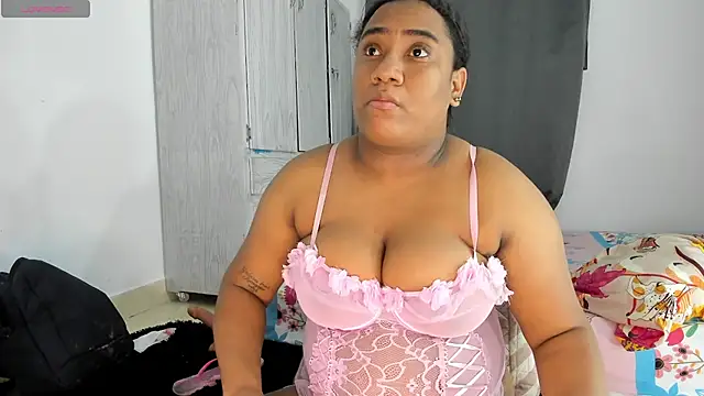 Snapshot of Alexandrasaenz23 chatting on April 21, 2:26 am Alexandrasaenz23 online show from April 21, 2:26 am
