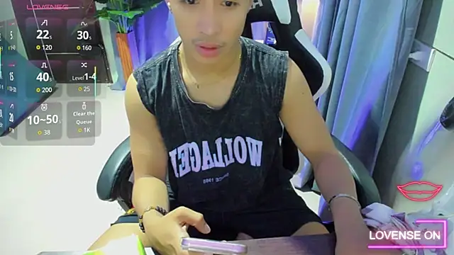 Molly McQueen online show from March 27, 5:24 am