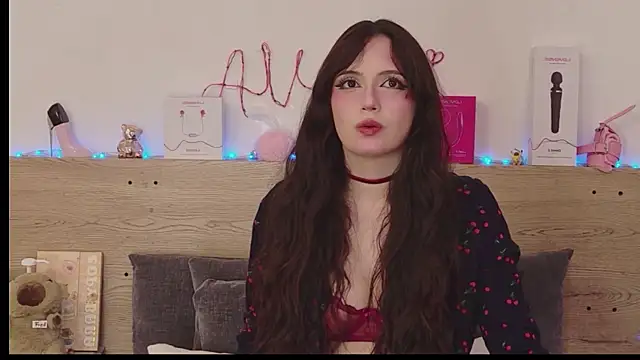 Snapshot of Sweet_Alice_S chatting on May 17, 10:17 pm Sweet Alice S online show from May 17, 10:17 pm