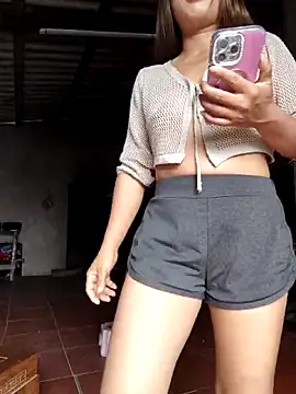 Snapshot of xinhxinh-cute chatting on May 18, 4:07 am xinhxinh-cute online show from May 18, 4:07 am