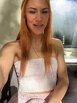 Snapshot of SlimBellaOfficial chatting on May 2, 3:39 pm SlimBellaOfficial online show from May 2, 3:39 pm