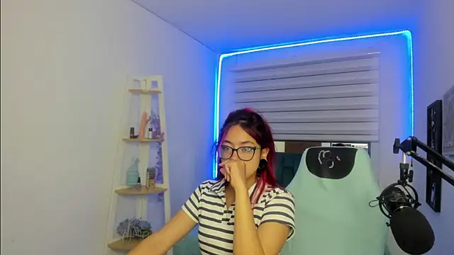 Sara Red X online show from May 5, 3:03 am