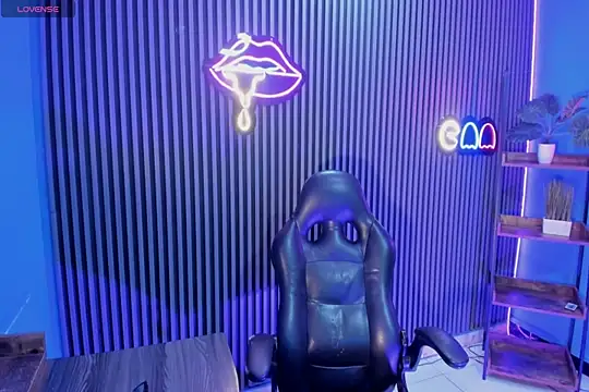 Snapshot of Luanna_Rose chatting on April 10, 12:10 pm Luanna Rose online show from April 10, 12:10 pm