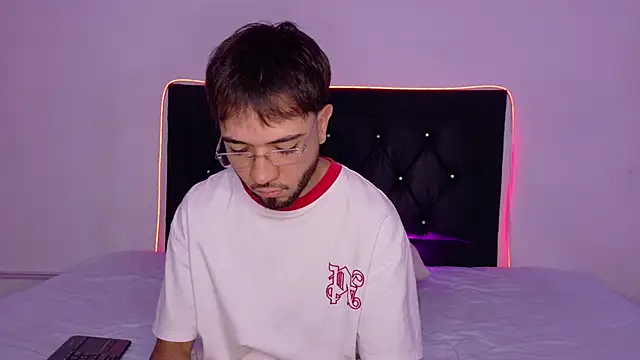 andymaxwell online show from March 25, 10:16 pm