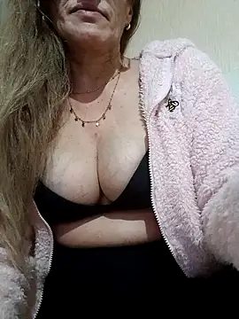 Snapshot of ana23323 chatting on March 25, 9:10 pm ana23323 online show from March 25, 9:10 pm