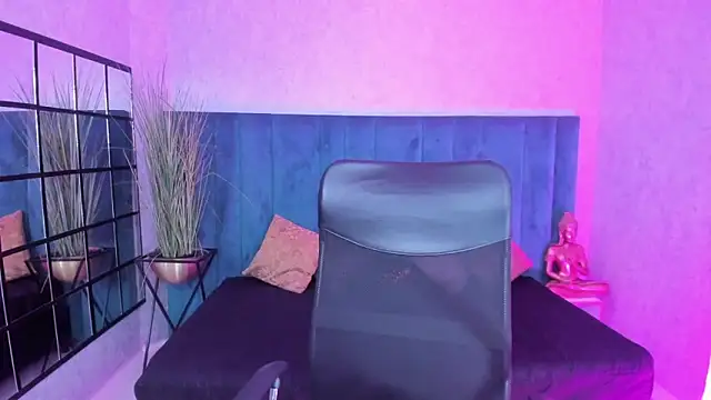 Snapshot of Antoniajblair chatting on April 22, 11:12 am Antoniajblair online show from April 22, 11:12 am