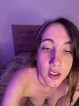 AlissonDavenport online show from May 6, 1:14 am