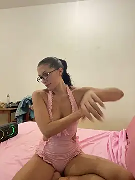 Snapshot of kimberlysnow11 chatting on June 2, 2:13 am kimberlysnow11 online show from June 2, 2:13 am