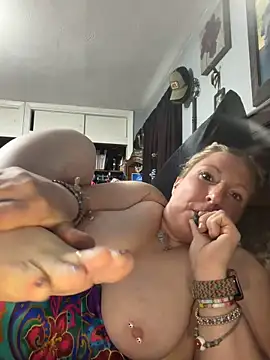 sweetkacibaby online show from April 25, 12:02 am