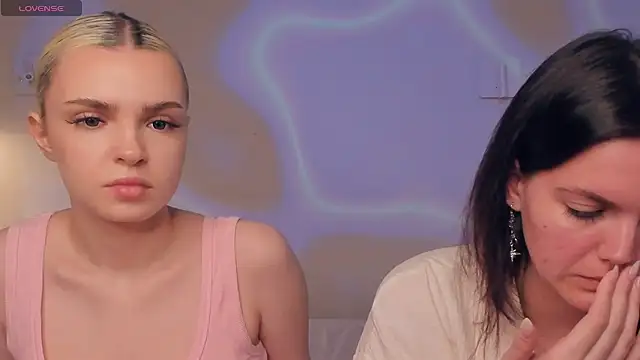 JuliannPaysour online show from May 8, 7:25 am