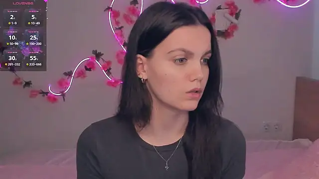 JuliannPaysour online show from May 14, 7:37 am