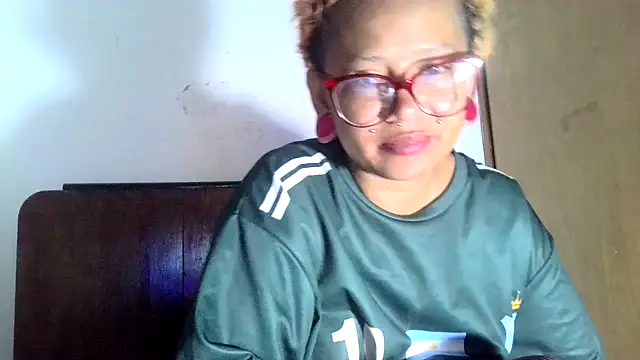 Snapshot of xblackstarX1 chatting on July 28, 2:07 am xblackstarX1 online show from July 28, 2:07 am