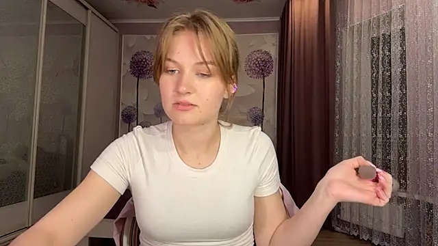 AnnPink online show from March 26, 5:18 pm